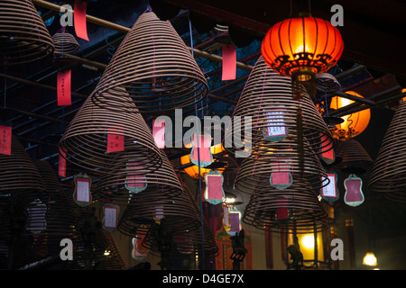 Hängenden gewickelt Weihrauch in den Man Mo Tempel in Sheung Wan, Hong Kong. Stockfoto