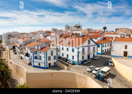 Häuser in der Küstenstadt Sines, Alentejo, Portugal, Europa. Stockfoto
