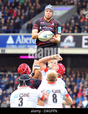 Edinburgh Rugby Grant Gilchrist (mit Ball) wurde ausgewählt, um seine Schottland-Debüt gegen Frankreich am Freitag, 16. März 2012 machen Stockfoto