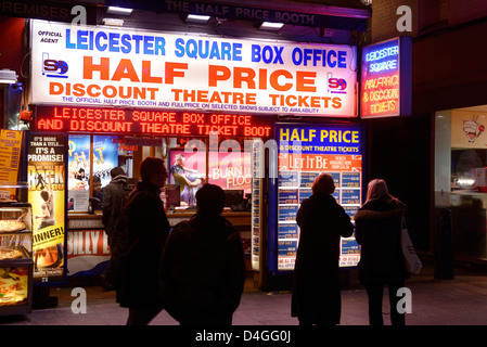 Rabatt des Theaterkarte Stand am Leicester Square in London UK Stockfoto