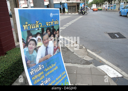 Herr Sukhumbhand Paribatra Kampagne Banner auf Straße, Bangkok Gouverneur Wahl 2013 Stockfoto