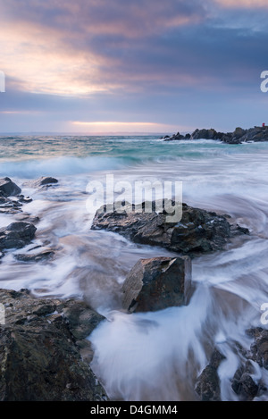 Sonnenaufgang am Porthgwidden Beach in St. Ives, Cornwall, England. Winter (März) 2013 Stockfoto