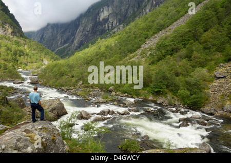 Mabodalen, Bjoreia Flusstal unter Voringfoss Wasserfall, in der Nähe von Eidfjord, Hordaland, Norwegen, Skandinavien Stockfoto