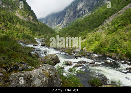 Mabodalen, Bjoreia Flusstal unter Voringfoss Wasserfall, in der Nähe von Eidfjord, Hordaland, Norwegen, Skandinavien Stockfoto