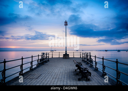 Sommer Sonnenaufgang am Banjo Pier in Swanage Stockfoto