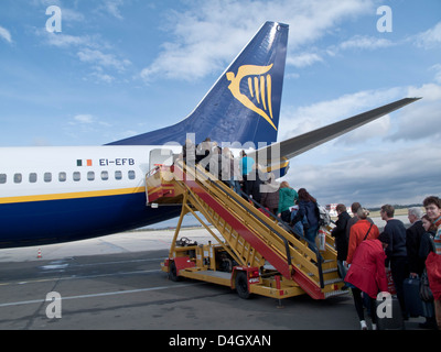 Passagiere in einem Flugzeug von Ryan Air Stockfoto