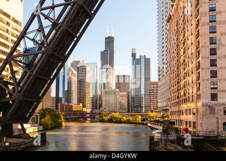 Chicago River und West Loop Bereich Willis Tower, Chicago, Illinois, USA Stockfoto