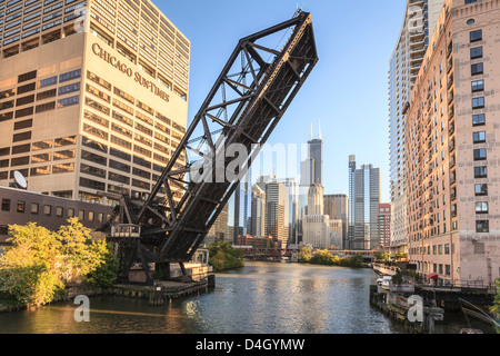 Chicago River und West Loop Bereich Willis Tower, Chicago, Illinois, USA Stockfoto