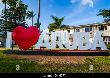 Ich liebe Aruba Zeichen in der Innenstadt von Oranjestad, Hauptstadt von Aruba, ABC-Inseln, Niederländische Antillen, Karibik Stockfoto