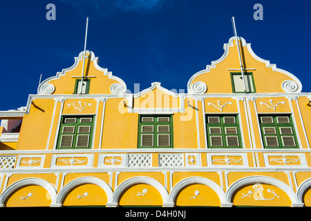 Die bunten holländischen Häuser am Sint Annabaai in Willemstad, UNESCO-Weltkulturerbe, Curacao, ABC Inseln, Karibik Stockfoto