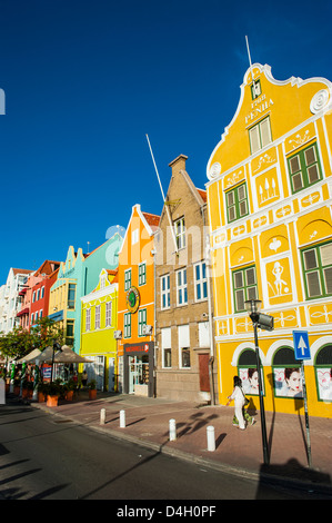 Die bunten holländischen Häuser am Sint Annabaai in Willemstad, UNESCO-Weltkulturerbe, Curacao, ABC Inseln, Karibik Stockfoto