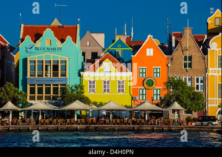 Die niederländische Häuser am Sint Annabaai in Willemstad, UNESCO-Weltkulturerbe, Curacao, ABC Inseln, Karibik Stockfoto