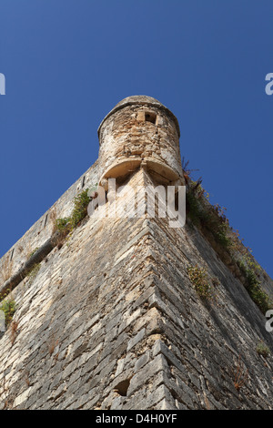 Die Wände und eine Wache Turm im mittelalterlichen Fortezza oder Burg in Rethymnon, Kreta, griechische Inseln, Griechenland Stockfoto