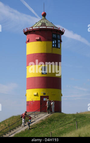 Blick auf den Leuchtturm von Pilsum, Deutschland, 25. Juni 2008. Der Leuchtturm im Osten friesischen Wattenmeer, nicht im Dienst nicht mehr, "Otto-Leuchtturm" nach deutscher herausragenden Komiker Otto Waalkes nicknamed, die einige Szenen seines Films auf die Lage geschossen. Otto Waalke feiert seinen 60. Geburtstag am 22. Juli 2008. Foto: Bernd Thissen Stockfoto