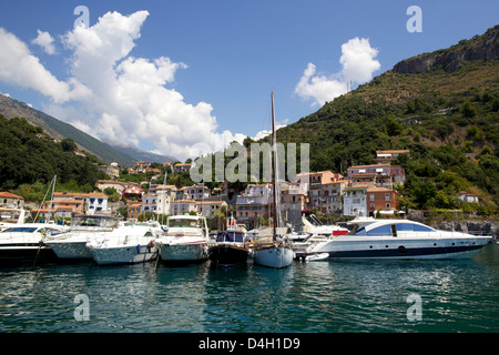 Blick auf den kleinen Hafen von Maratea, Tyrrhenischen Meer, Basilikata, Italien Stockfoto