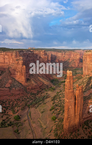 Spider Rock aus Spider Rock Overlook, Canyon de Chelly National Monument, Arizona, USA Stockfoto