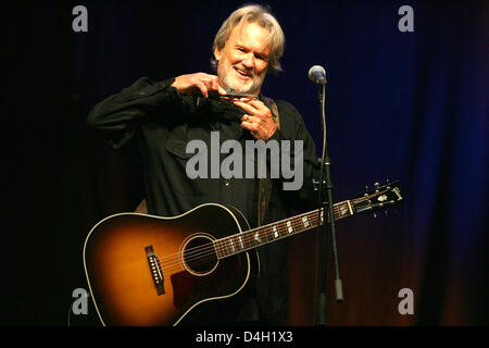 US-Musiker und Schauspieler Kris Kristofferson führt in München, 14. Juli 2008. Foto: Volker Dornberger Stockfoto