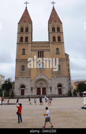 Die evangelische Kirche, die von deutschen, gesehen in Qingdao, China, 30. Juli 2008 gebaut wurde. Die Olympischen Spiele 2008 in Peking beginnen am 8. August 2008. Qingdao, die einem deutschen Protektorat und Handel Beitrag zu Beginn des 20. Jahrhunderts war, Gastgeber der Olympischen Segelwettbewerbe. Foto: PEER GRIMM Stockfoto