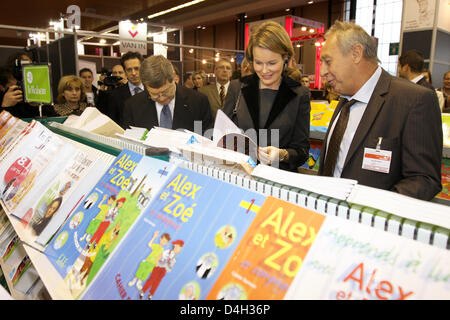 Belgiens Crown Princess Mathilde (C) besucht der 15. "Bildungsmesse" in Namur, Belgien, 16. Oktober 2008. Foto: Patrick van Katwijk Stockfoto