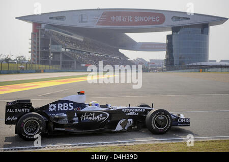 Deutsche Formel1-Fahrer Nico Rosberg Williams steuert sein Auto während des Qualifyings auf dem Shanghai International Circuit, China, 18. Oktober 2008. Die chinesischen Formel Eins Grand Prix stattfinden am 19. Oktober 2008 in Shanghai. Foto: JENS Büttner Stockfoto