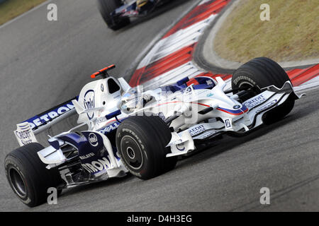 Deutsche Formel1-Fahrer Nick Heidfeld BMW Sauber steuert sein Auto in der Formel 1 chinesischen Grand Prix am Shanghai International Circuit in Shanghai, Deutschland, 19. Oktober 2008. Heidfeld wurde Fünfter im vorletzten Rennen der Saison. Foto: JENS Büttner Stockfoto