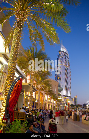 Adresse Hotel und Dubai Mall bei Dämmerung, Dubai, Vereinigte Arabische Emirate, Naher Osten Stockfoto