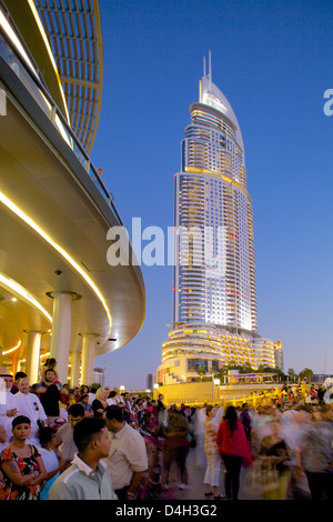 Adresse Hotel und Dubai Mall bei Dämmerung, Dubai, Vereinigte Arabische Emirate, Naher Osten Stockfoto