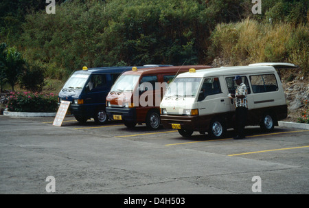 Frigate Bay St Kitts Frigate Bay Resort eine Reihe von Taxis auf Parkplatz Stockfoto