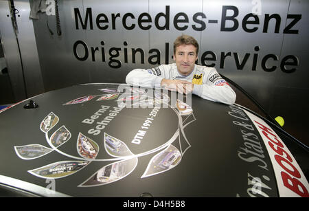 Deutsch-Bernd Schneider der AMG Mercedes C-Klasse ist abgebildet in der Grube während der Qualifikation für das 11. und letzten Saisonrennen der Deutschen Tourenwagen-Serie DTM beim "Hockenheimring" Race track in Hockenheim, Deutschland, 25. Oktober 2008. Der fünffache DTM-Champion Schneider, der das Ende seiner Karriere in dieser Woche ab fünfter seiner 227. und letzte Wettbewerb angekündigt hatte Stockfoto