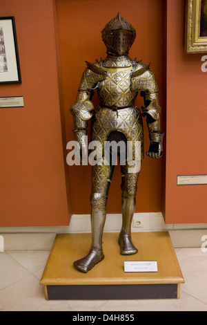 16. Jahrhundert voller Plattenrüstung in das ungarische Nationalmuseum, Budapest, Ungarn. Stockfoto