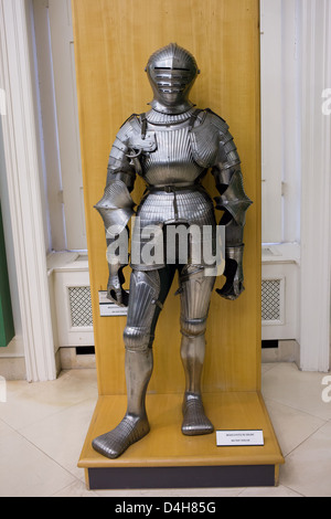 16. Jahrhundert voller Plattenrüstung in das ungarische Nationalmuseum, Budapest, Ungarn. Stockfoto