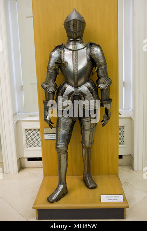 16. Jahrhundert Augsburg volle Plattenrüstung in das ungarische Nationalmuseum, Budapest, Ungarn. Stockfoto