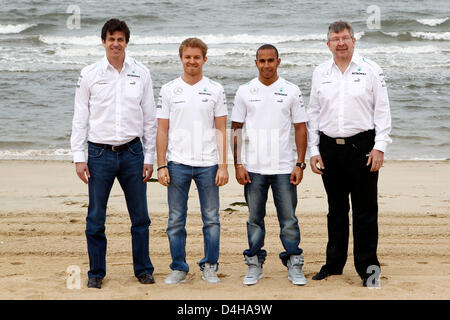 Melbourne, Australien. 14. März 2013. Motorsport: FIA Formula One World Championship 2013, Grand Prix von Australien, Toto Wolff (AUT, Mercedes AMG F1 Team), #10 Lewis Hamilton (GBR, Mercedes AMG Petronas F1 Team), #9 Nico Rosberg (GER, Mercedes AMG Petronas F1 Team), Ross Brawn (GBR, Mercedes AMG Petronas F1 Team), Credit: Dpa Picture-Alliance / Alamy Live News Stockfoto