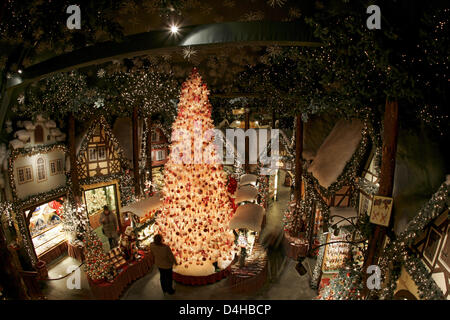 Blick auf das Weihnachtsdorf Weihnachtsmuseum in Rothenburg Ob der Tauber, Deutschland, 11. November 2008. Das Museum, das einige 26.000 Guestst pro Jahr anzieht ist spezialisiert auf Weihnachtsartikel von Kaethe Wohlfahrt. Foto: Daniel Karmann Stockfoto