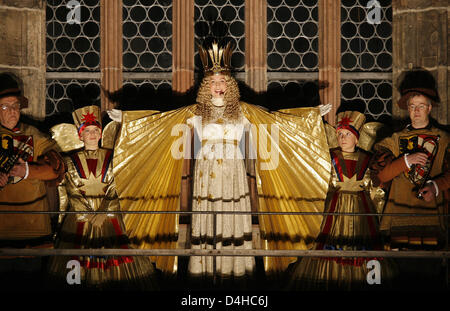 Der 17-j hrige Christkind öffnet feierlich den Weihnachtsmarkt von Nürnberg, Deutschland, 28. November 2008. Der Nürnberger Weihnachtsmarkt zurückführt bis 1628. Foto: DANIEL KARMANN Stockfoto