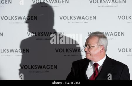 Volkswagen-Vorsitzender des Vorstands Martin Winterkorn besucht die Jahrespressekonferenz VW in Wolfsburg, Deutschland, 14. März 2013. Foto: JULIAN STRATENSCHULTE Stockfoto