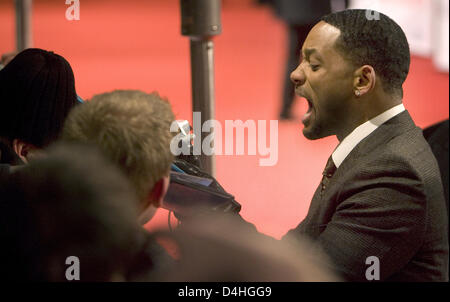 US-Schauspieler Will Smith kommt für die Deutschland-Premiere seines Films? Sieben Pfund? im Kino? CineStar? am Potsdamer Platz in Berlin, Deutschland, 6. Januar 2009. Der Film wird in den deutschen Kinos am 08 Januar veröffentlicht. Foto: Arno Burgi Stockfoto