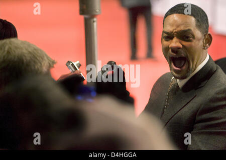 US-Schauspieler Will Smith kommt für die Deutschland-Premiere seines Films? Sieben Pfund? im Kino? CineStar? am Potsdamer Platz in Berlin, Deutschland, 6. Januar 2009. Der Film wird in den deutschen Kinos am 08 Januar veröffentlicht. Foto: Arno Burgi Stockfoto