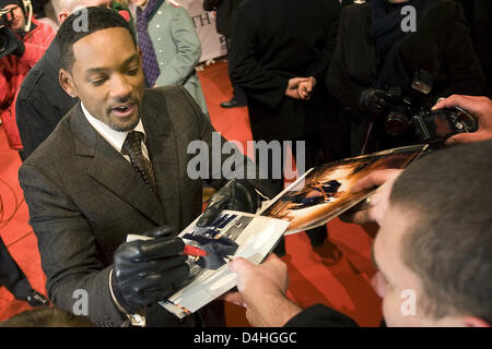 US-Schauspieler Will Smith kommt für die Deutschland-Premiere seines Films? Sieben Pfund? im Kino? CineStar? am Potsdamer Platz in Berlin, Deutschland, 6. Januar 2009. Der Film wird in den deutschen Kinos am 08 Januar veröffentlicht. Foto: Arno Burgi Stockfoto