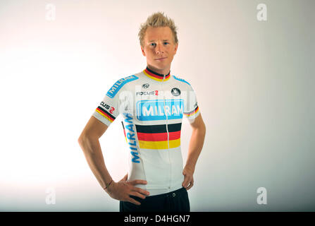 Deutscher Radprofi Fabian Wegmann des Team Milram posiert in Dortmund, Deutschland, 7. Januar 2009. Foto: Bernd Thissen Stockfoto