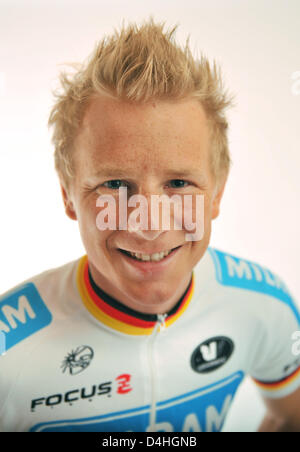 Deutscher Radprofi Fabian Wegmann des Team Milram Posen während ein Foto rufen in Dortmund, Deutschland, 7. Januar 2009. Foto: Bernd Thissen Stockfoto