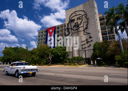 Das ikonische Wandbild von Che Guevara auf das Innenministerium, Havanna-Kuba Stockfoto