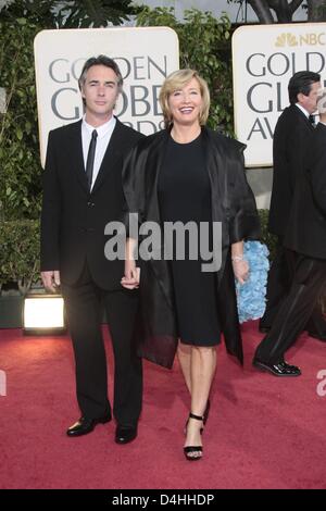 Schauspielerin Emma Thompson und Ehemann, Schauspieler Greg Wise, kommen für die 66th Annual Golden Globe Awards im Beverly Hilton Hotel in Beverly Hills, Kalifornien, USA, 11. Januar 2009. Die Golden Globes Ehre Exzellenz in Film und Fernsehen. Foto: Hubert Boesl Stockfoto