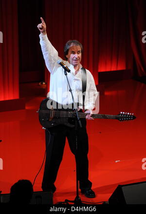 Irisch-britischer Musiker Chris de Burgh führt bei der deutschen Entertainment Preis DIVA in München, Deutschland, 27. Januar 2009. Die DIVA 2009 wird zum 19. Mal verliehen. Foto: Tobias Hase Stockfoto