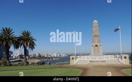 PERTH, Australien. Bundesstaat Western Australia War Memorial im Kings Park mit Blick auf die Stadt. Foto Tony Gale Stockfoto