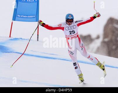 Österreicher Georg Streitberger in Aktion bei der offiziellen Herren Abfahrtstraining auf der alpinen Ski-WM in Val d ' Isere, Frankreich, 5. Februar 2009. Das Val d? Isere Alpine Ski-Weltmeisterschaft 2009 statt von 02 bis 15. Februar. Foto: EPA/KARL-JOSEF HILDENBRAND Stockfoto