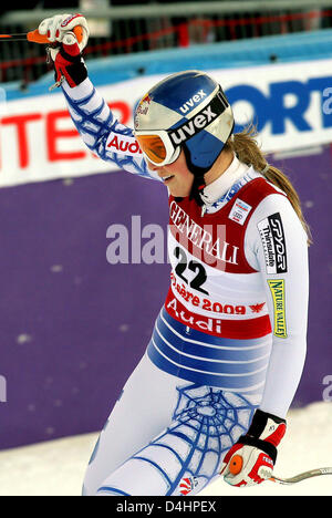 Lindsey Vonn aus den USA reagiert im Abgang nach ihrem Lauf in der Frauen Kombination Abfahrt während der alpinen Ski-WM in Val d ' Isere, Frankreich, 6. Februar 2009. Foto: STEPHAN JANSEN Stockfoto