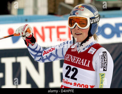 Lindsey Vonn aus den USA reagiert im Abgang nach ihrem Lauf in der Frauen Kombination Abfahrt während der alpinen Ski-WM in Val d ' Isere, Frankreich, 6. Februar 2009. Foto: STEPHAN JANSEN Stockfoto