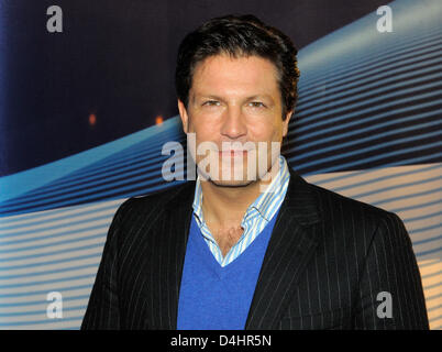 Deutscher Schauspieler Francis Fulton-Smith Pose auf die so genannte? Blaue Stunde? Branchentreff im Rahmen der 59. Internationalen Filmfestspiele Berlin in Berlin, Deutschland, 6. Februar 2009. Foto: Soeren Stache Stockfoto