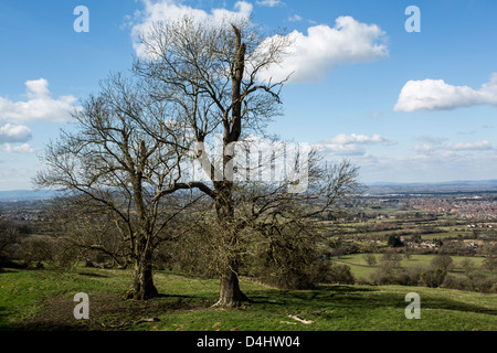 Dies ist eine Ansicht von der alten Straße gehen in Cheltenham in nach Gloucester blickte. Schöne blaue Himmel schöne Wolken. Stockfoto